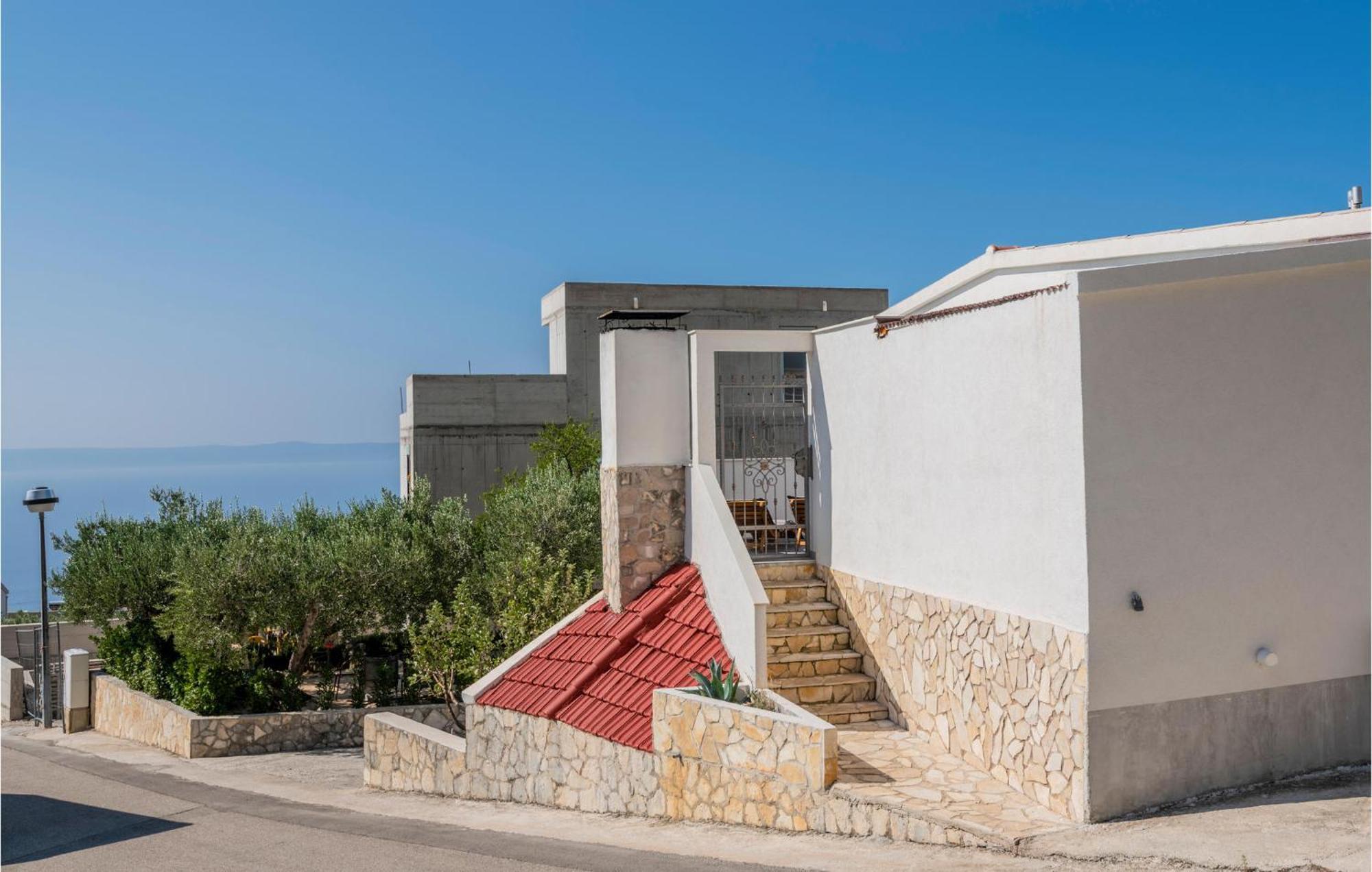 2 Bedroom Cozy Apartment In Makarska Zewnętrze zdjęcie
