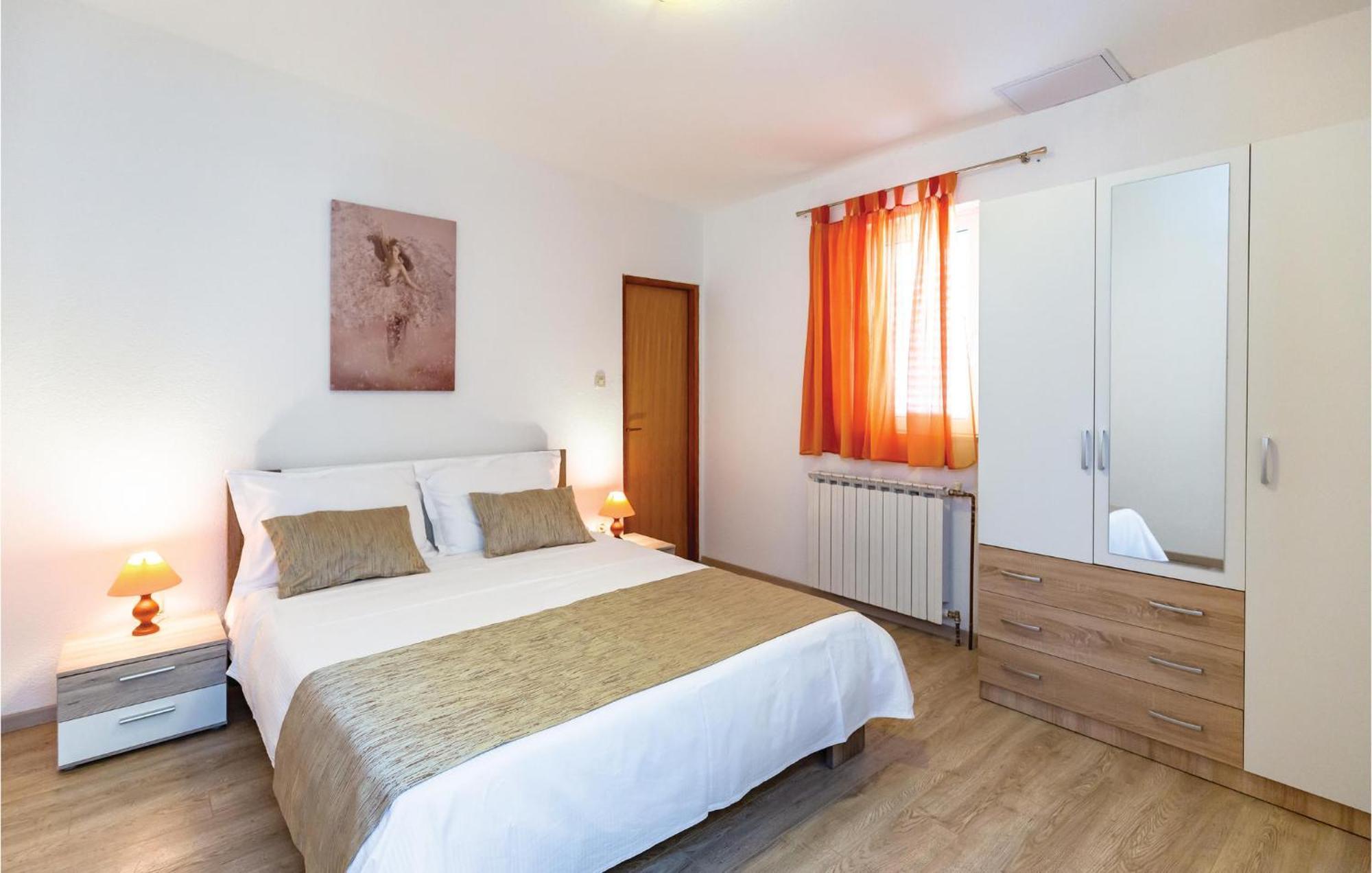 2 Bedroom Cozy Apartment In Makarska Zewnętrze zdjęcie