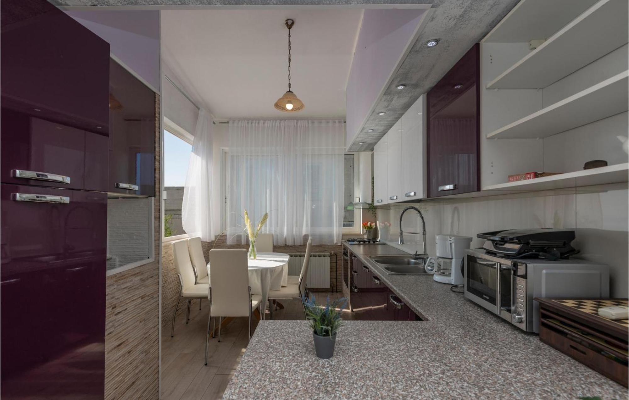 2 Bedroom Cozy Apartment In Makarska Zewnętrze zdjęcie