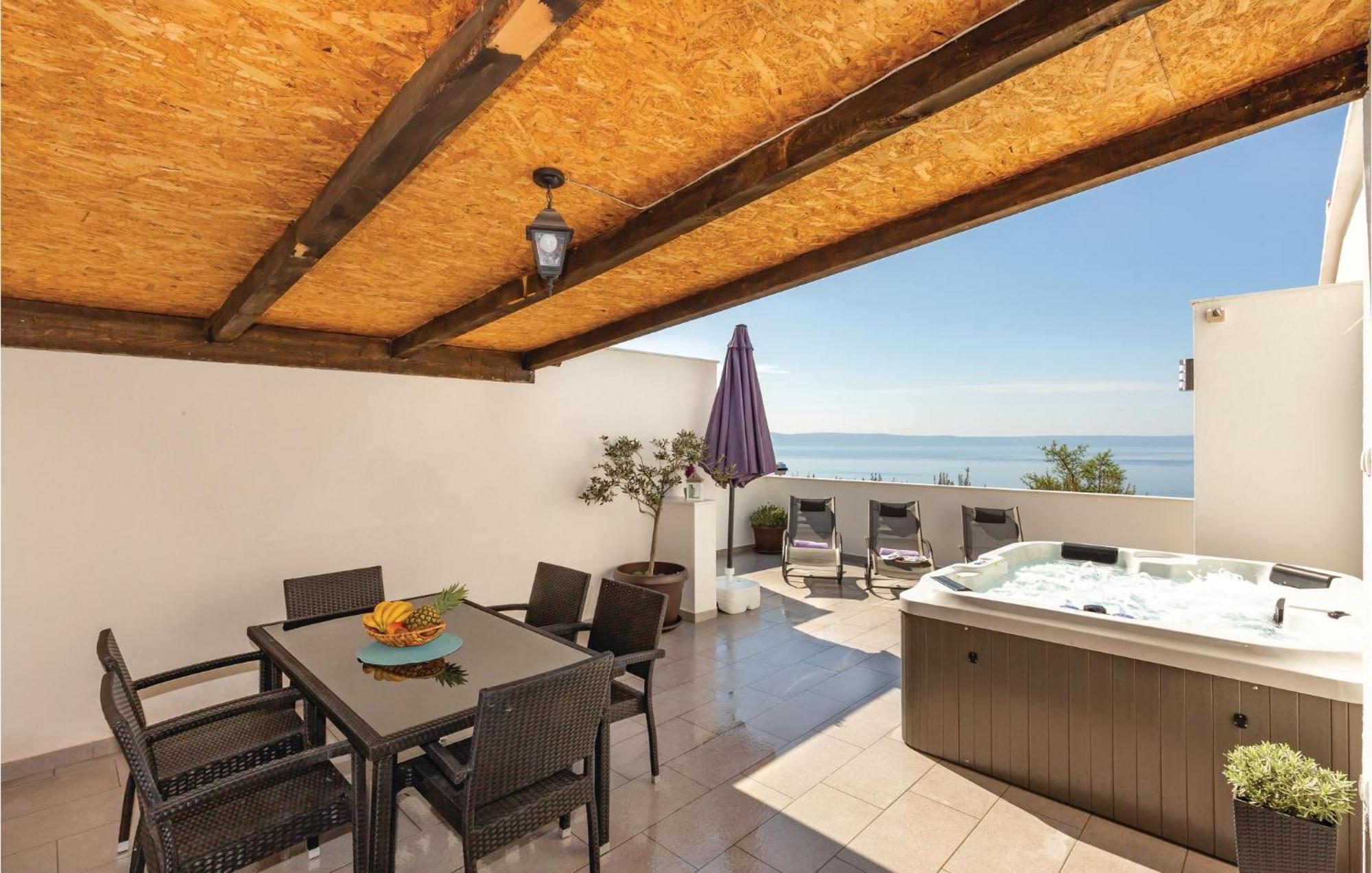 2 Bedroom Cozy Apartment In Makarska Zewnętrze zdjęcie