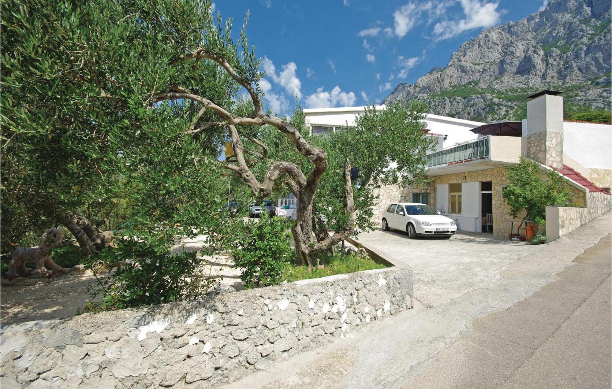 2 Bedroom Cozy Apartment In Makarska Zewnętrze zdjęcie