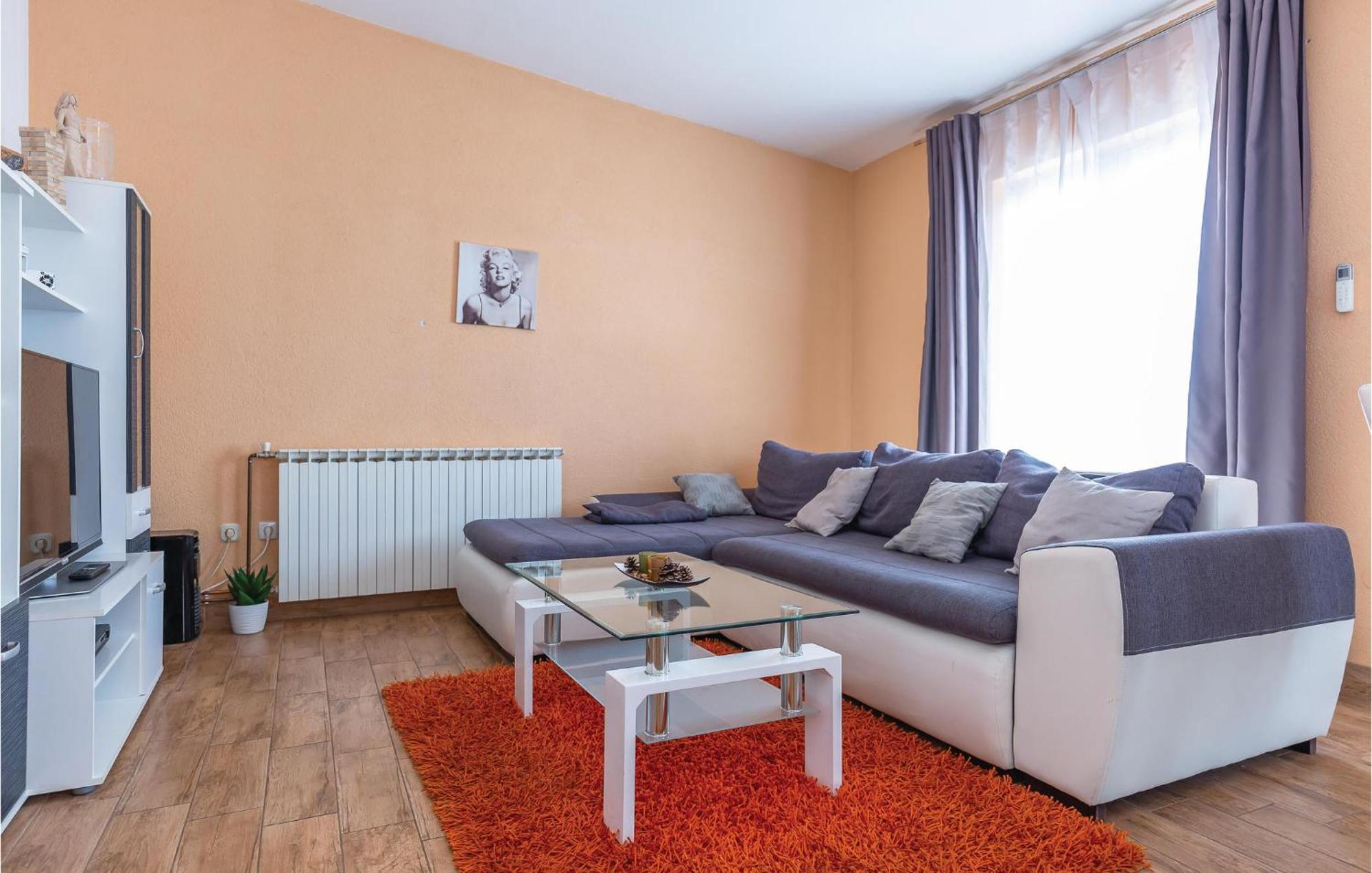 2 Bedroom Cozy Apartment In Makarska Zewnętrze zdjęcie