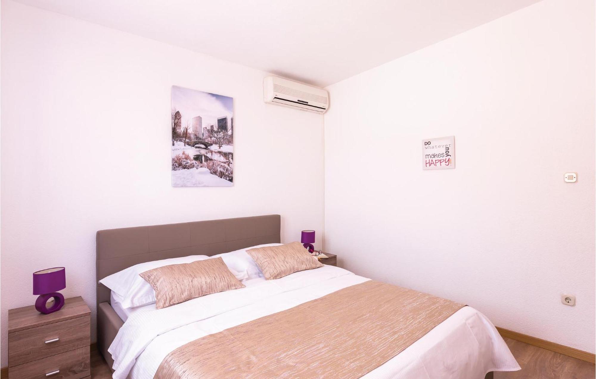 2 Bedroom Cozy Apartment In Makarska Zewnętrze zdjęcie