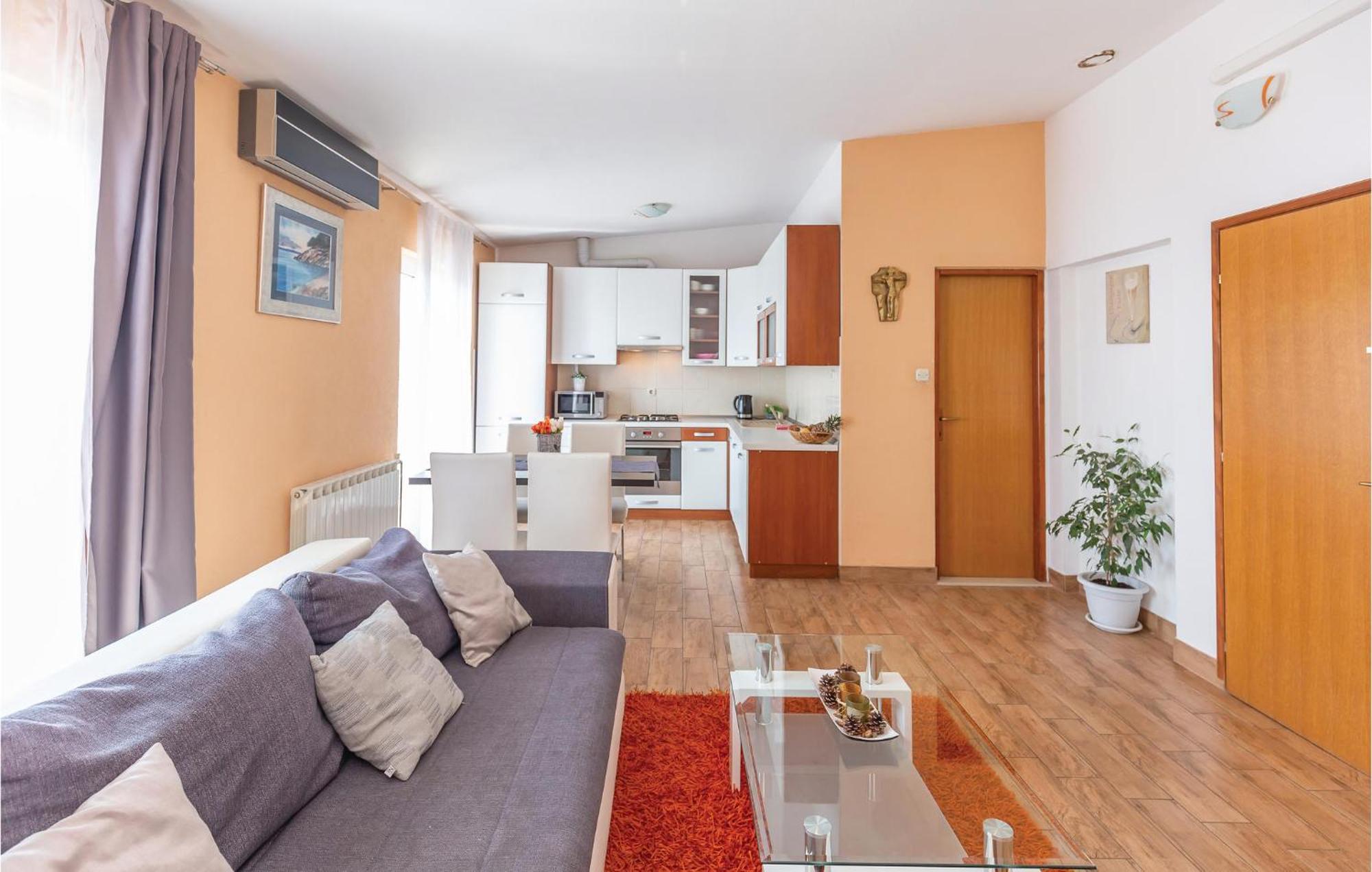 2 Bedroom Cozy Apartment In Makarska Zewnętrze zdjęcie