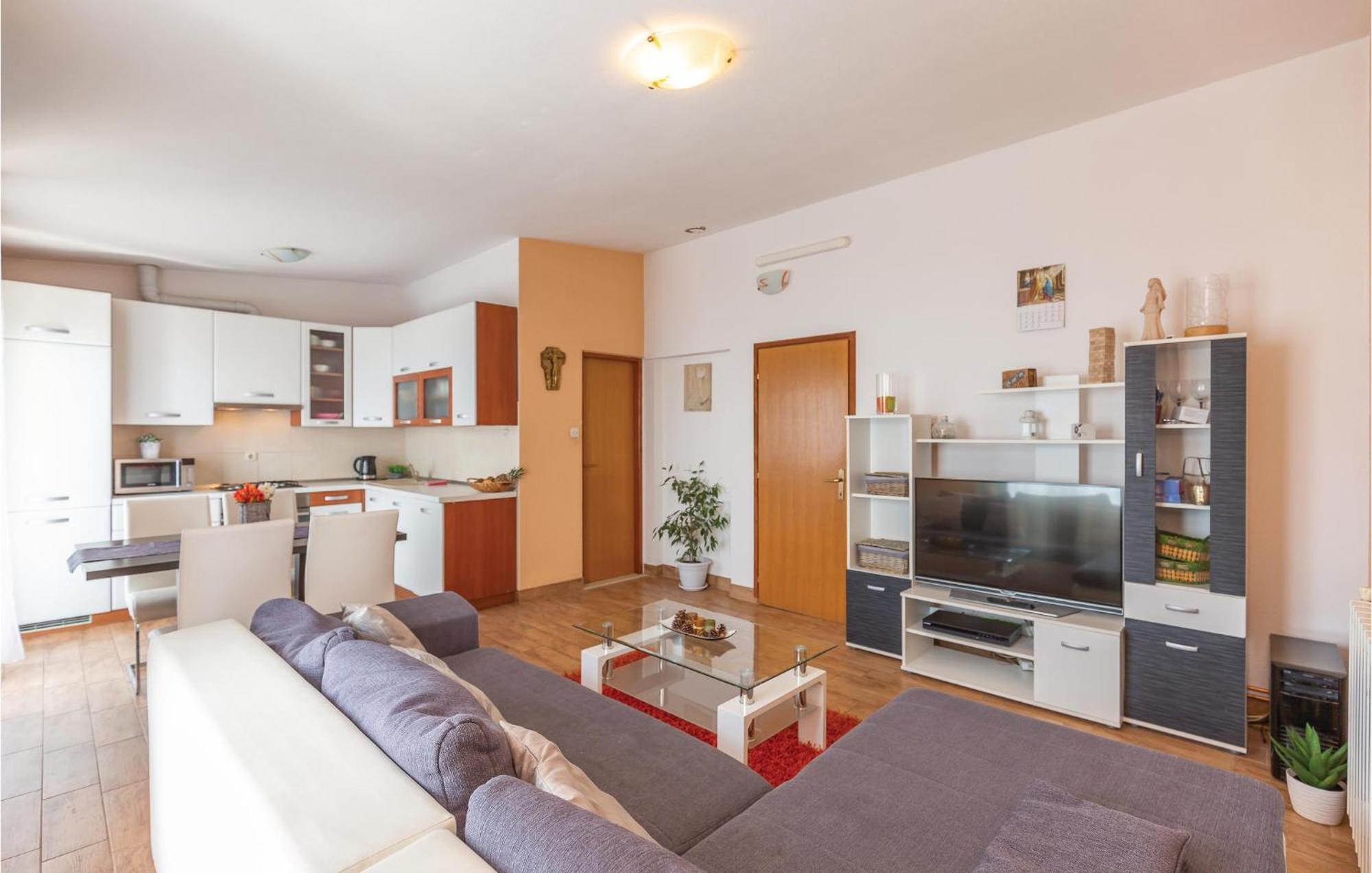 2 Bedroom Cozy Apartment In Makarska Zewnętrze zdjęcie