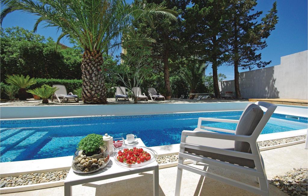 2 Bedroom Cozy Apartment In Makarska Zewnętrze zdjęcie