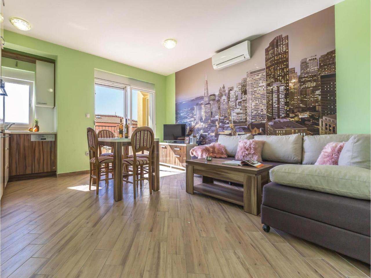 2 Bedroom Cozy Apartment In Makarska Zewnętrze zdjęcie