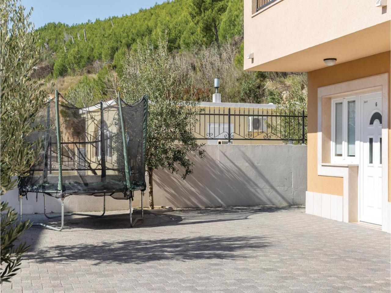 2 Bedroom Cozy Apartment In Makarska Zewnętrze zdjęcie