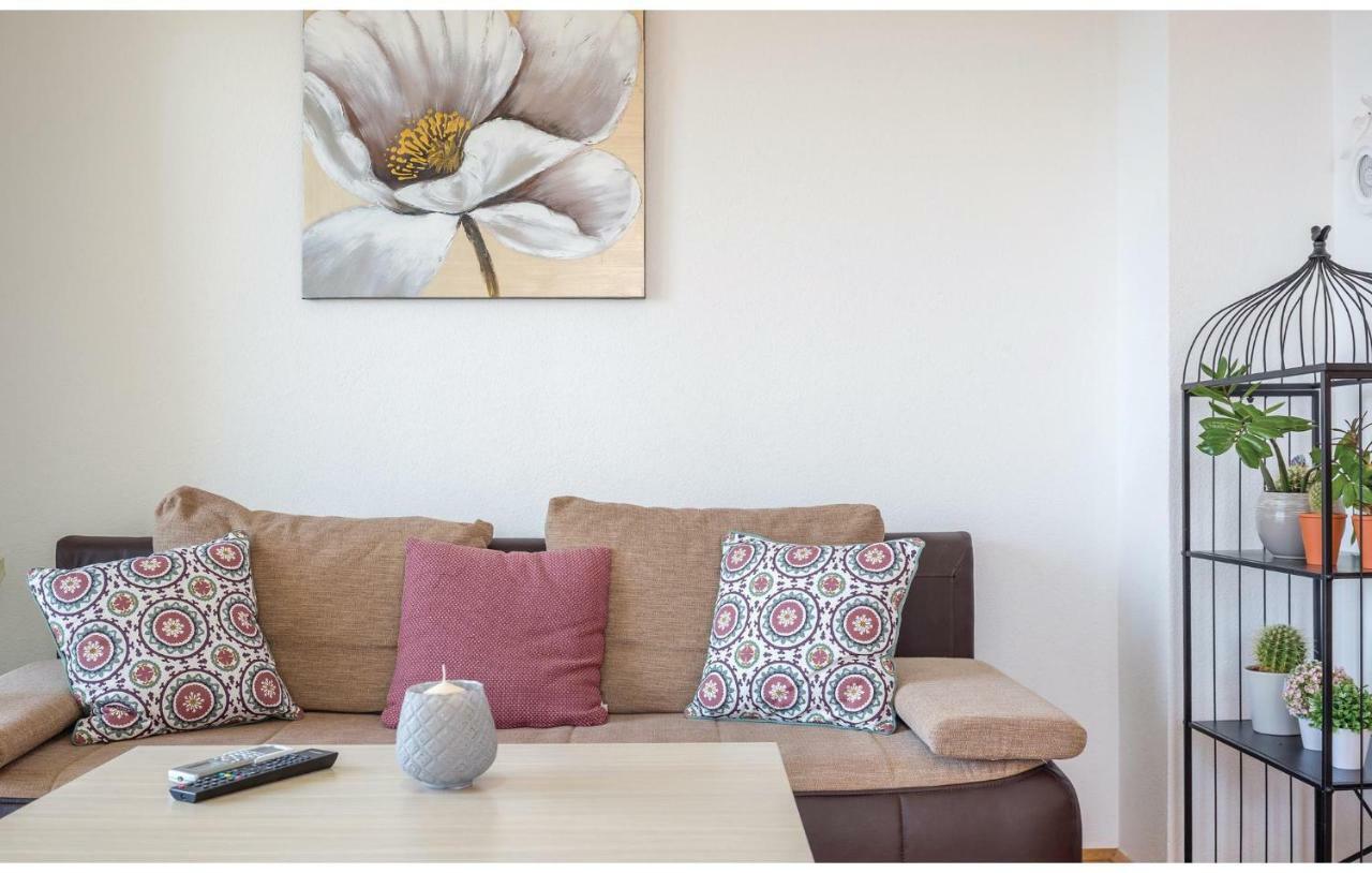 2 Bedroom Cozy Apartment In Makarska Zewnętrze zdjęcie