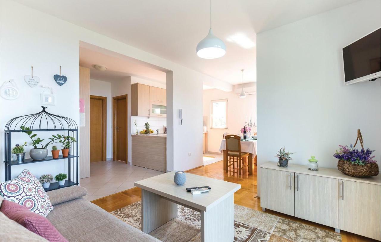 2 Bedroom Cozy Apartment In Makarska Zewnętrze zdjęcie