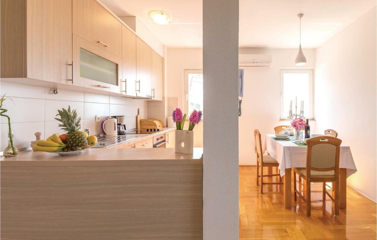 2 Bedroom Cozy Apartment In Makarska Zewnętrze zdjęcie