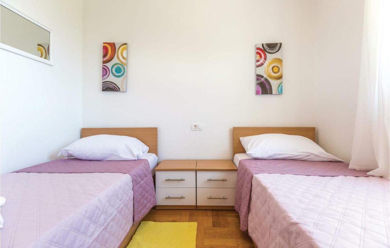 2 Bedroom Cozy Apartment In Makarska Zewnętrze zdjęcie