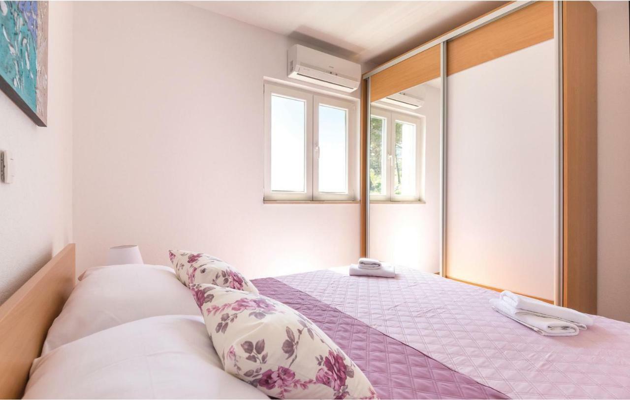 2 Bedroom Cozy Apartment In Makarska Zewnętrze zdjęcie