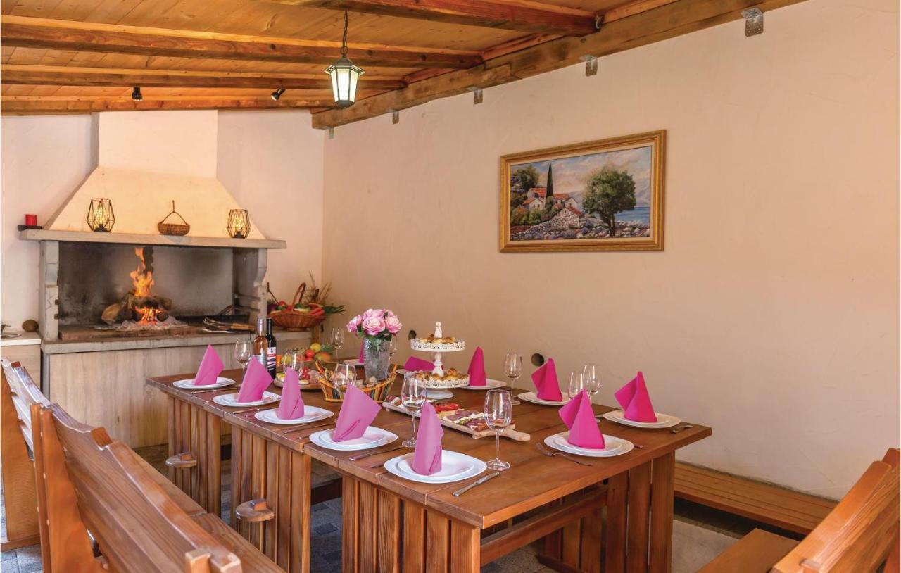 2 Bedroom Cozy Apartment In Makarska Zewnętrze zdjęcie