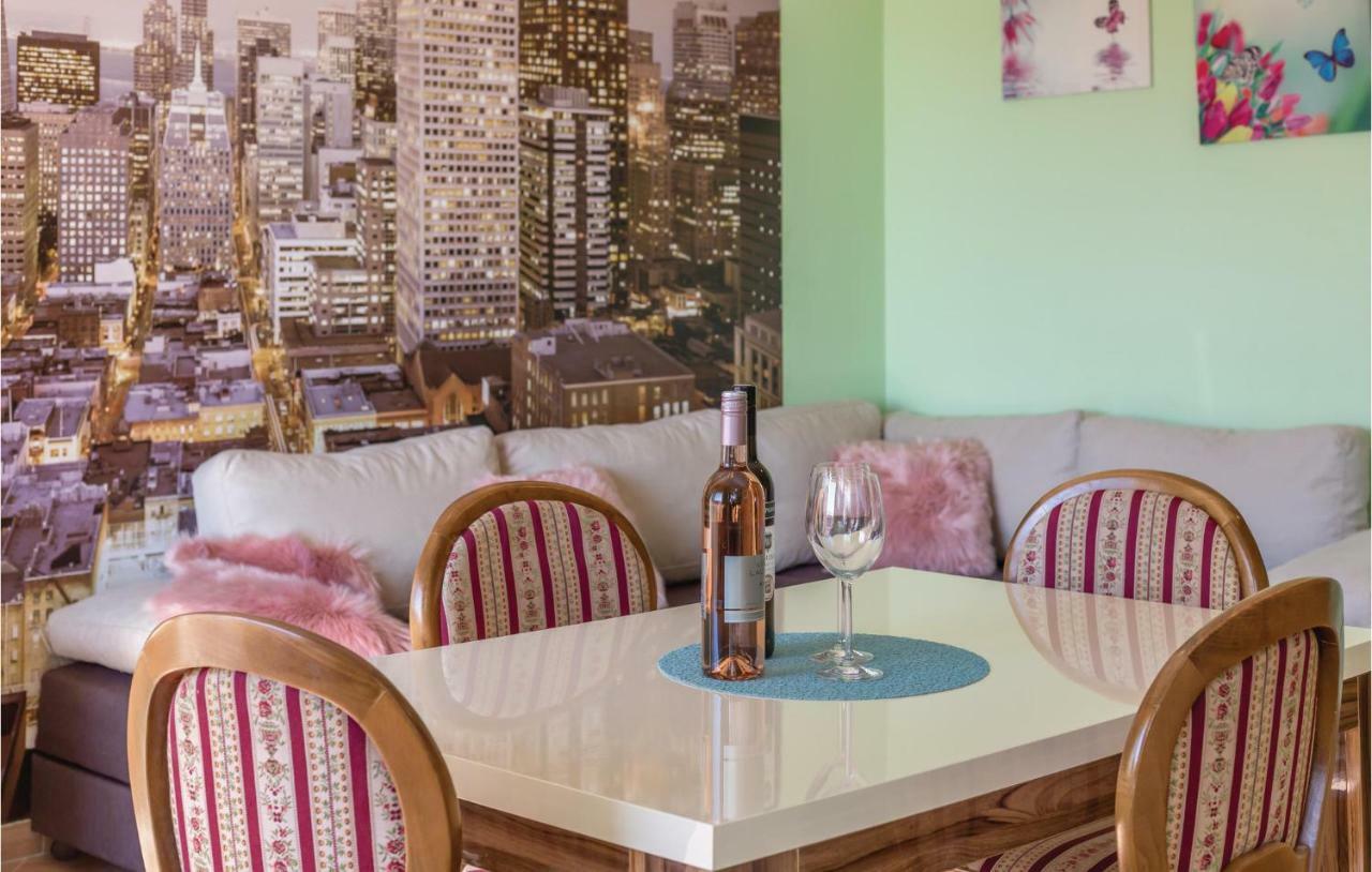 2 Bedroom Cozy Apartment In Makarska Zewnętrze zdjęcie