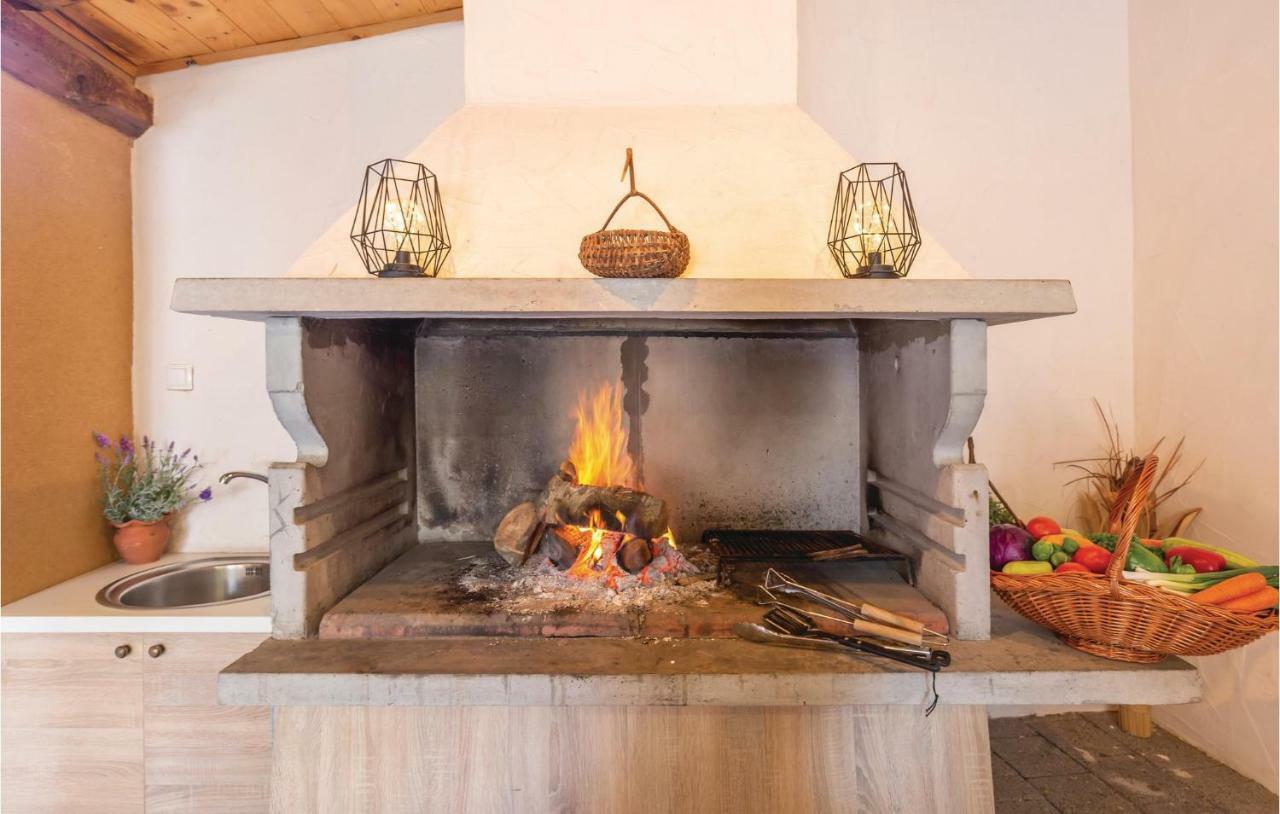 2 Bedroom Cozy Apartment In Makarska Zewnętrze zdjęcie