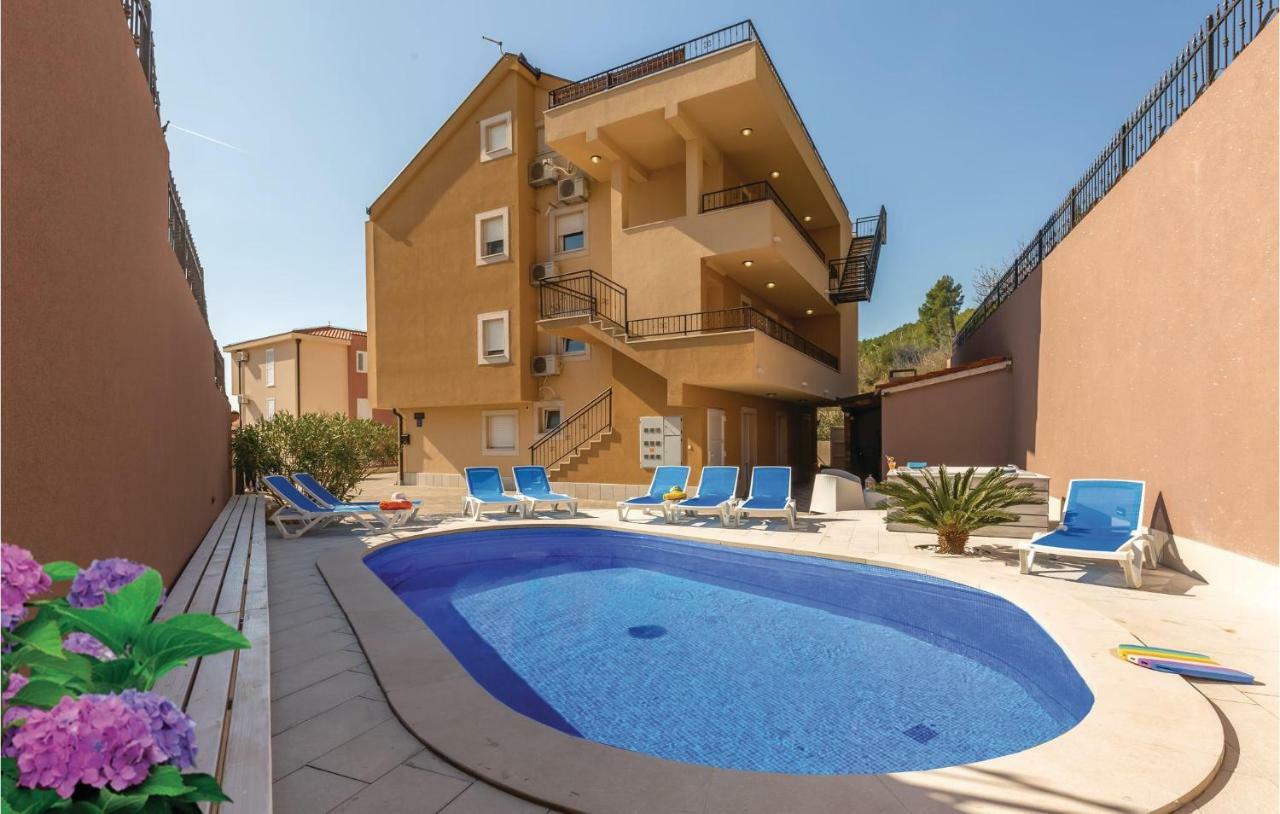 2 Bedroom Cozy Apartment In Makarska Zewnętrze zdjęcie