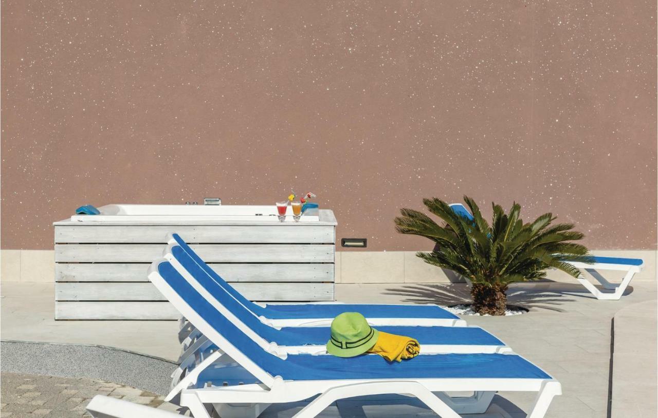 2 Bedroom Cozy Apartment In Makarska Zewnętrze zdjęcie