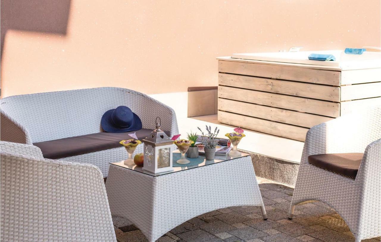 2 Bedroom Cozy Apartment In Makarska Zewnętrze zdjęcie