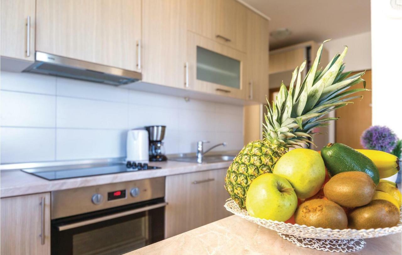 2 Bedroom Cozy Apartment In Makarska Zewnętrze zdjęcie