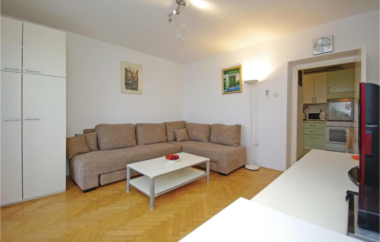 2 Bedroom Cozy Apartment In Makarska Zewnętrze zdjęcie